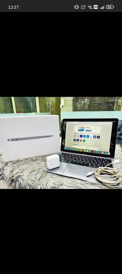 Macbook Air 2020 with box very lush condition slim book