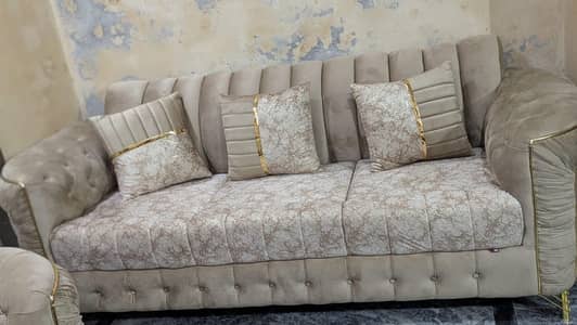 NEW SOFA SET 1.23 1.5 MOTHS USED