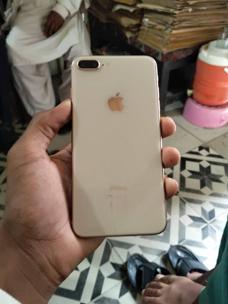 Apple iPhone 8 Plus 1