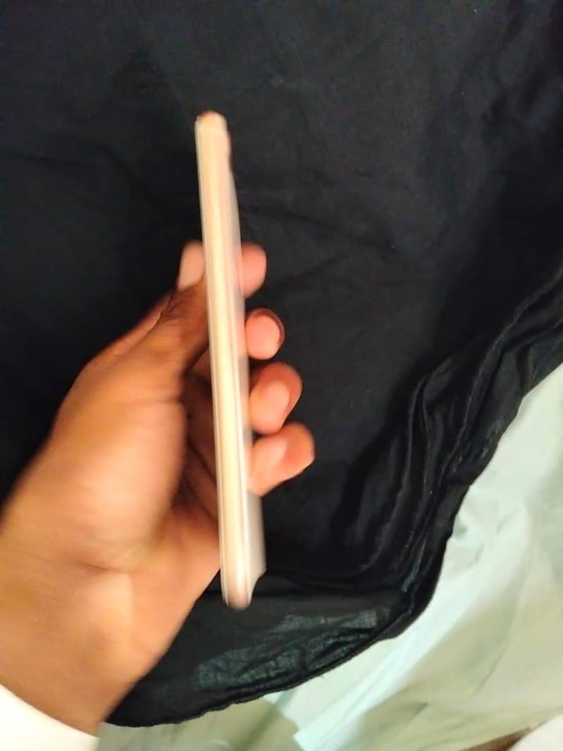 Apple iPhone 8 Plus 4