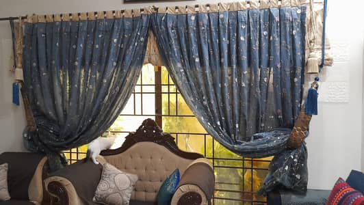 embroiderd organza with thik lining