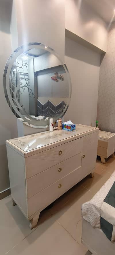 Complete Bedroom Set in Excellent Condition