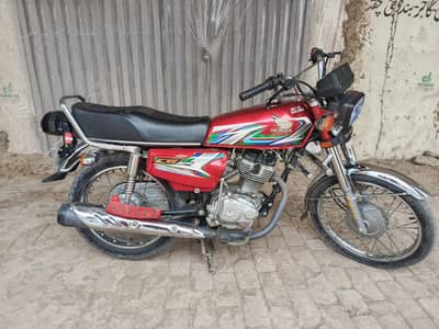 Honda 125 red 2023 + 24 model 10/10 condition