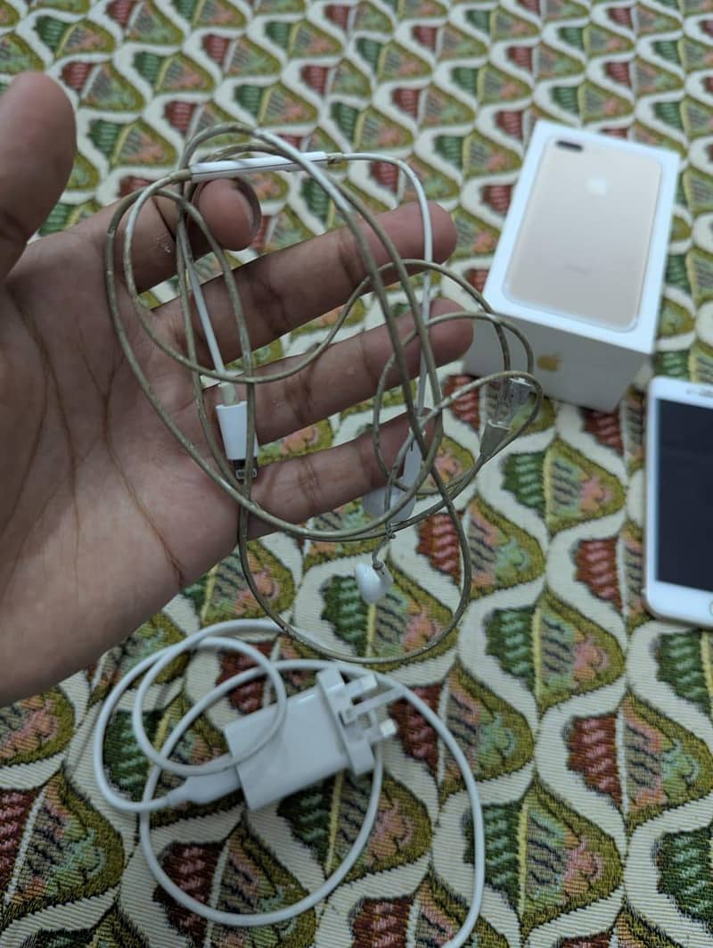 Apple iPhone 7 Plus 6