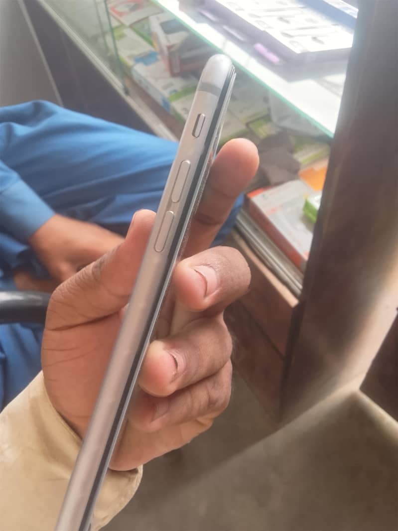 Apple iPhone 6 Plus 3