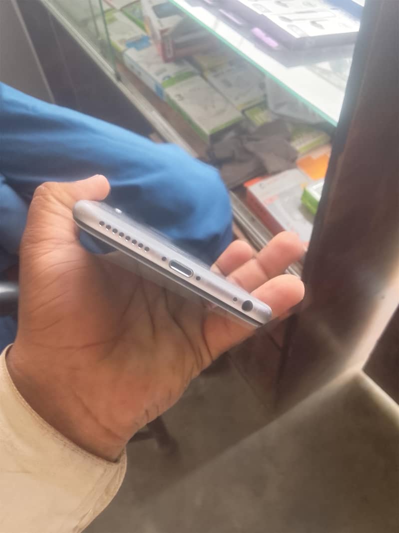 Apple iPhone 6 Plus 4
