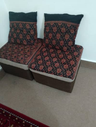 poufs with cushions