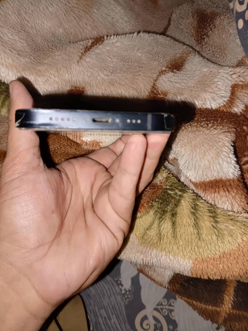 Apple iPhone 13 2