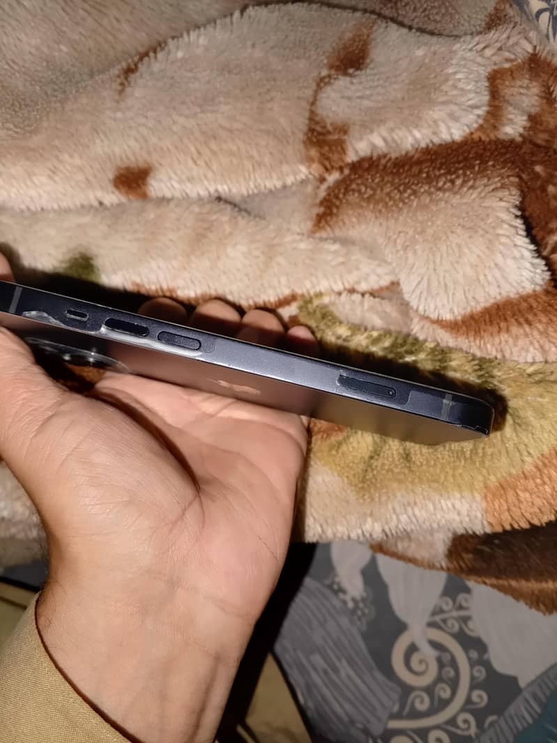 Apple iPhone 13 4
