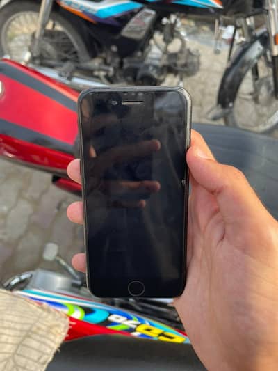 Apple iPhone SE