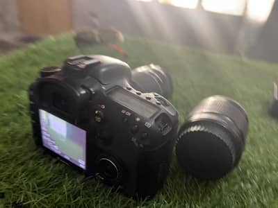 DSLR  Canon 7D camera