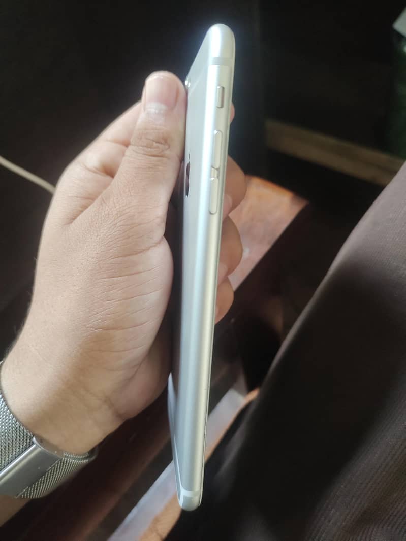 Apple iPhone 6 Plus 2
