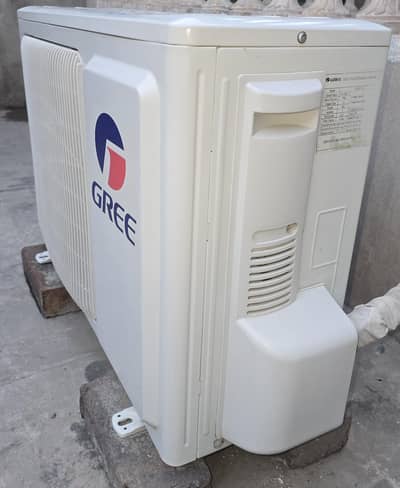 Gree 1.5 ton Non Inverter AC.