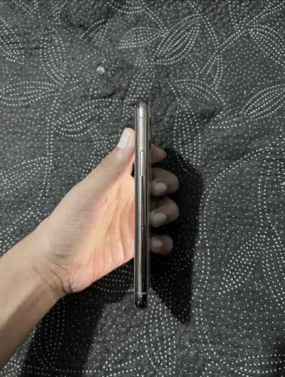 Apple iPhone 11 pro gold