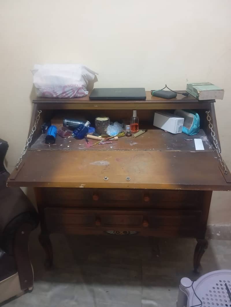 Dressing table with a mirror 1
