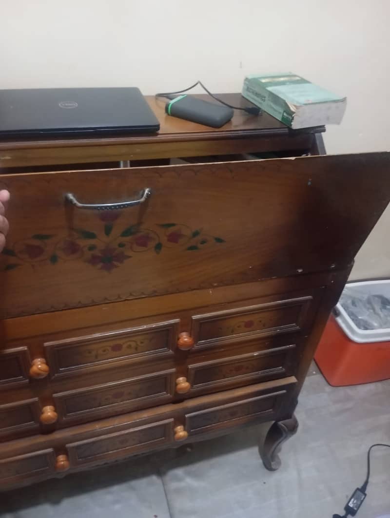Dressing table with a mirror 2