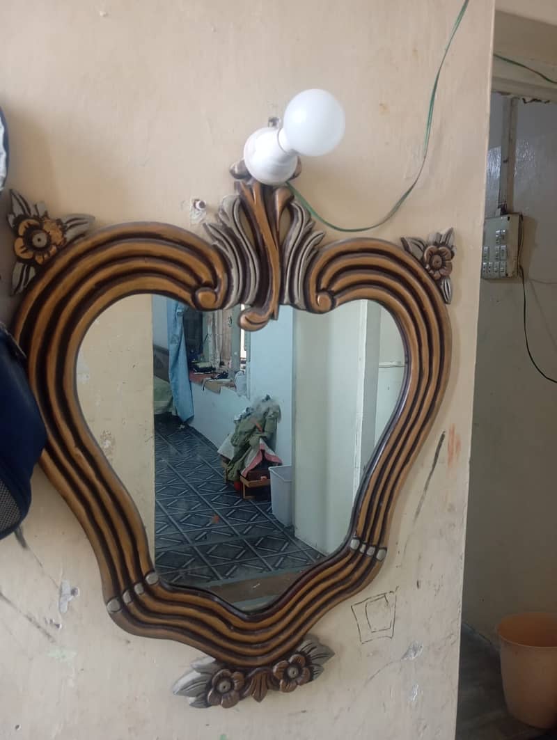 Dressing table with a mirror 3