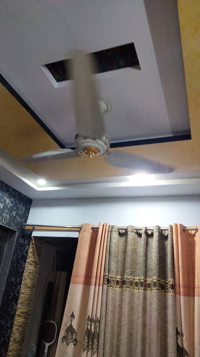 Younus ceiling fan excellent condition