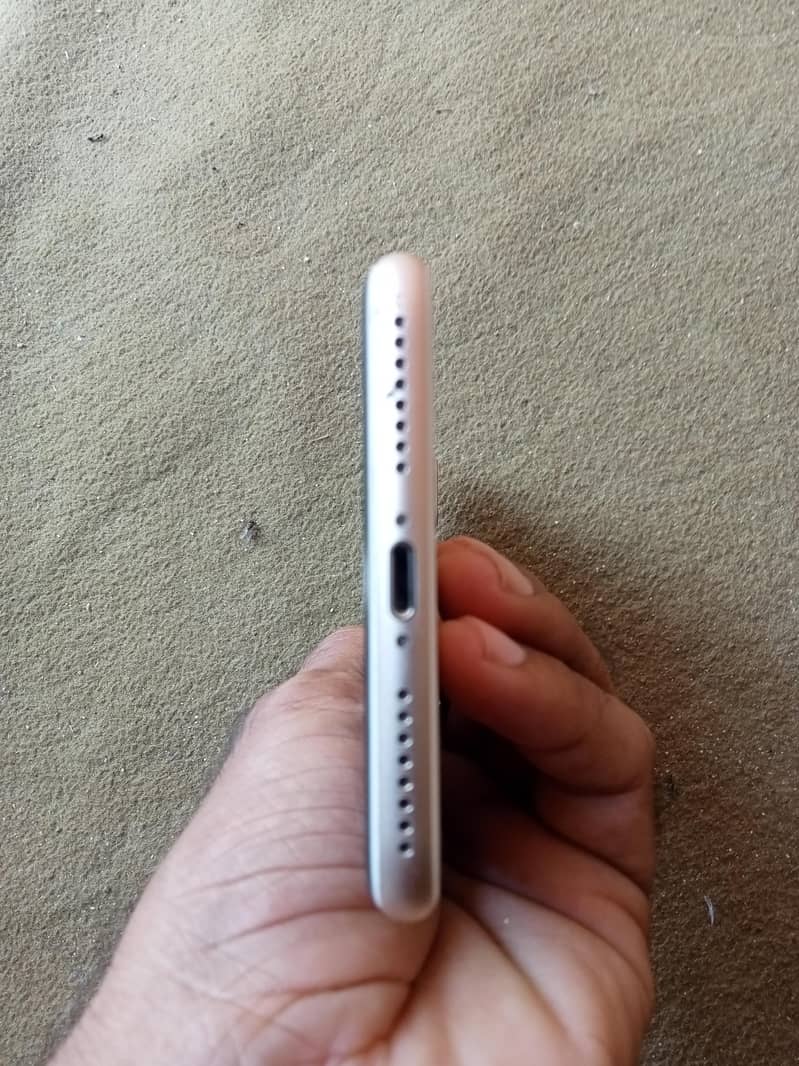 Apple iPhone 7 Plus 2