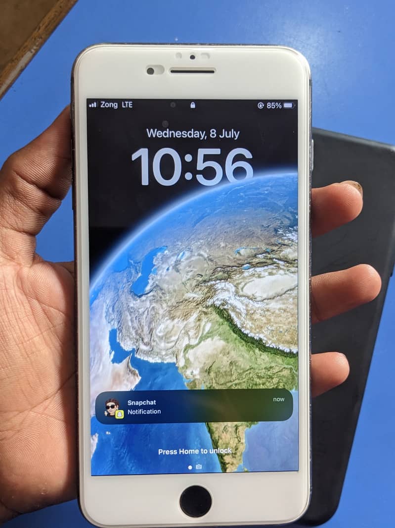 Apple iPhone 8 Plus 0