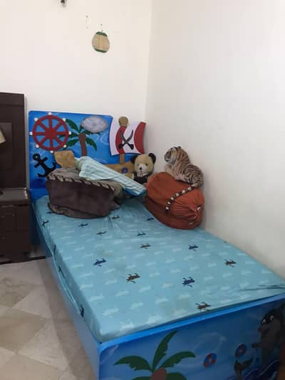 very beautiful single bed 10/10
