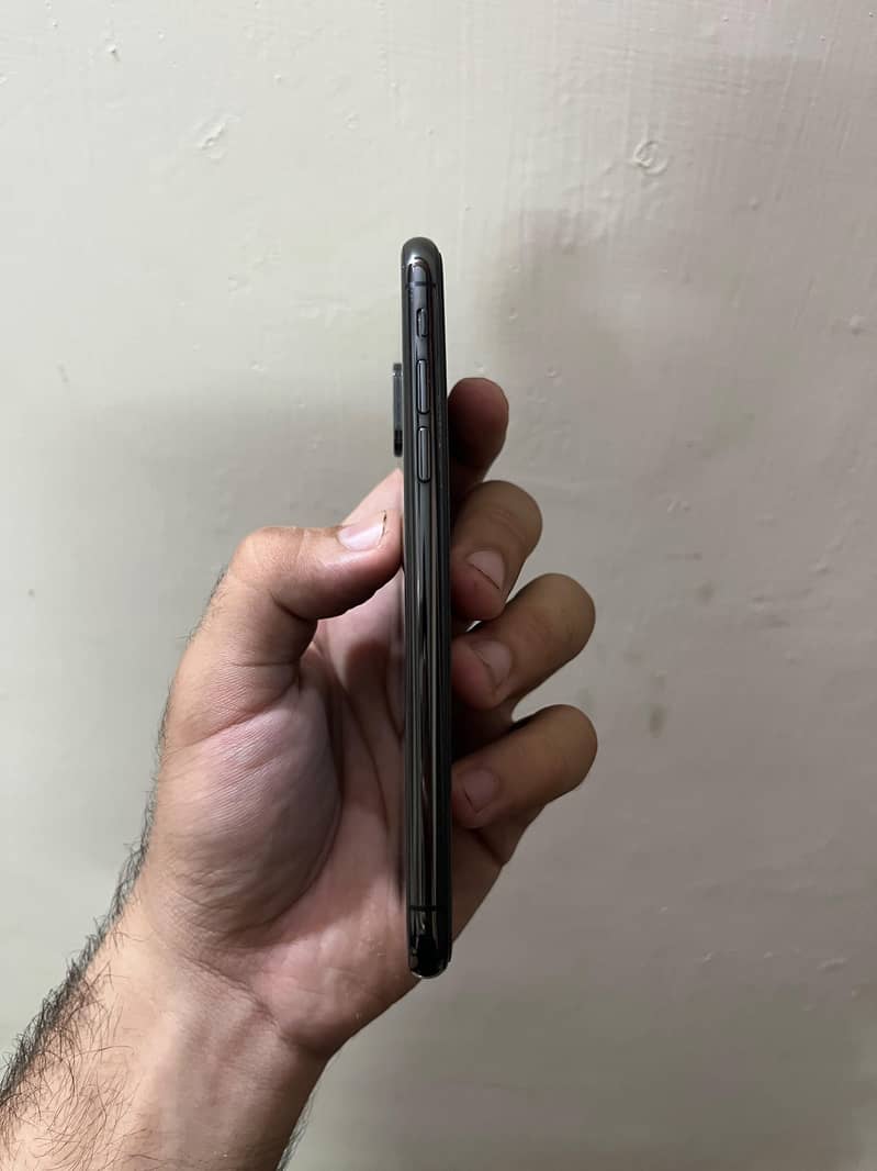 Apple iPhone X 3