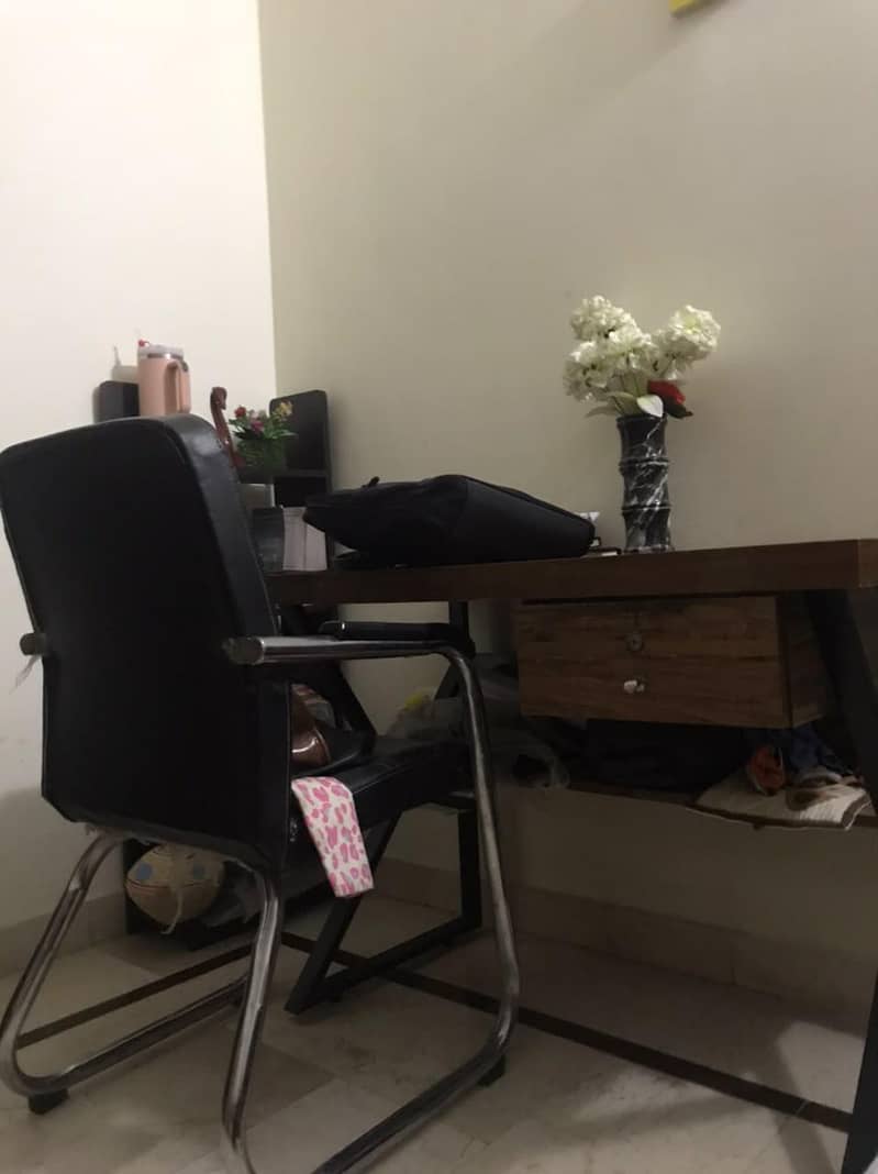 STUDY TABLE WITH CHAIR 0