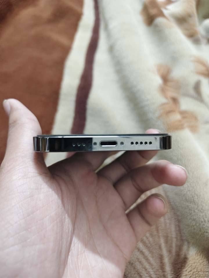 Apple iPhone 12 Pro 1