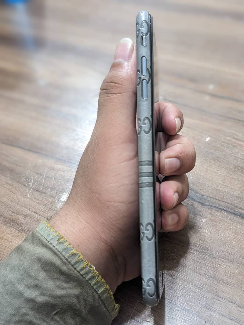 Apple iPhone 8 Plus 1