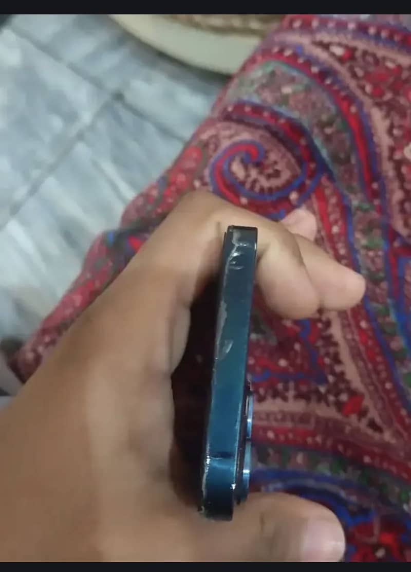 Apple iPhone 13 2