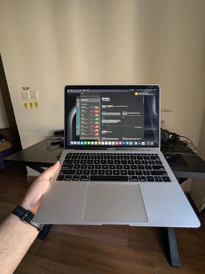 Apple MacBook Air 2019 (Retina Display) – Excellent Condition