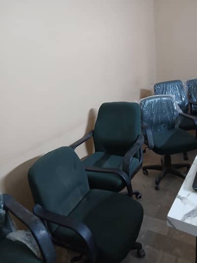 20 chairs like brend new
