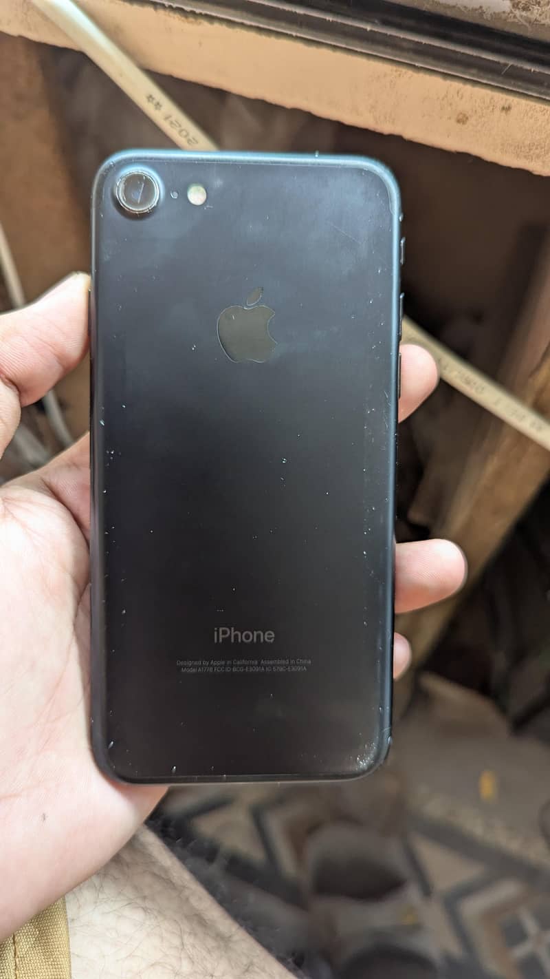 Apple iPhone 7 0