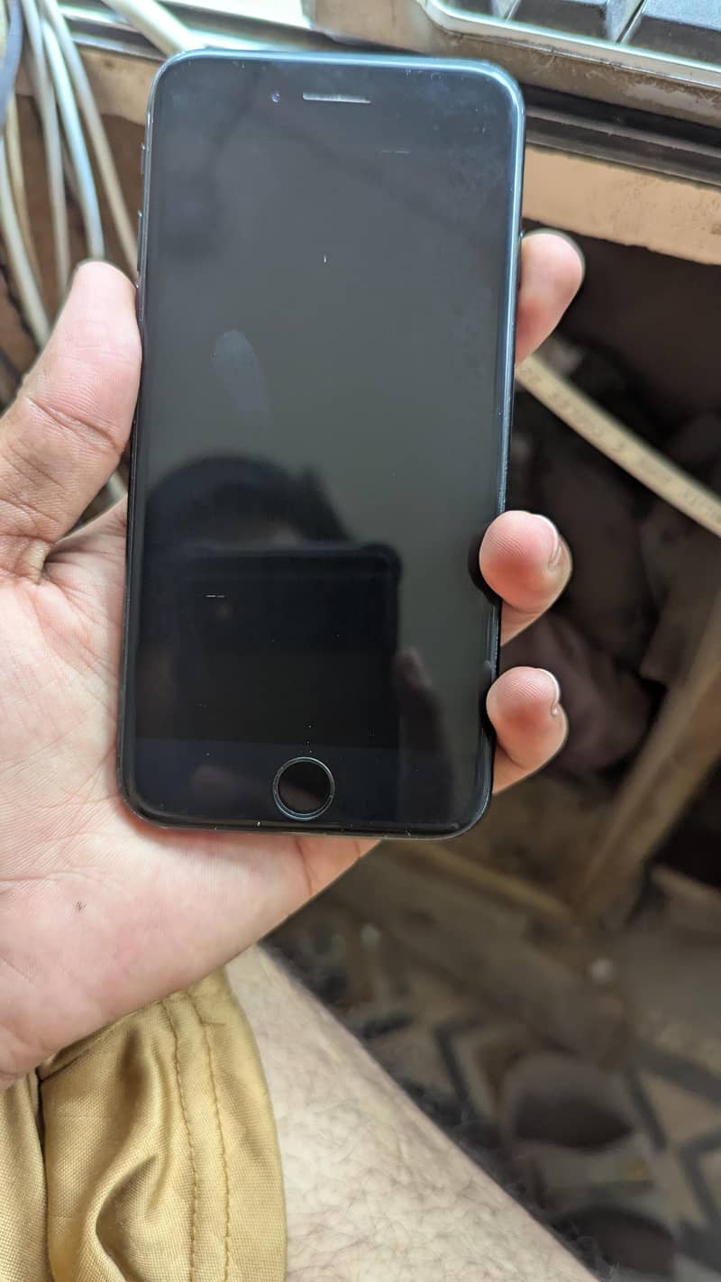 Apple iPhone 7 2