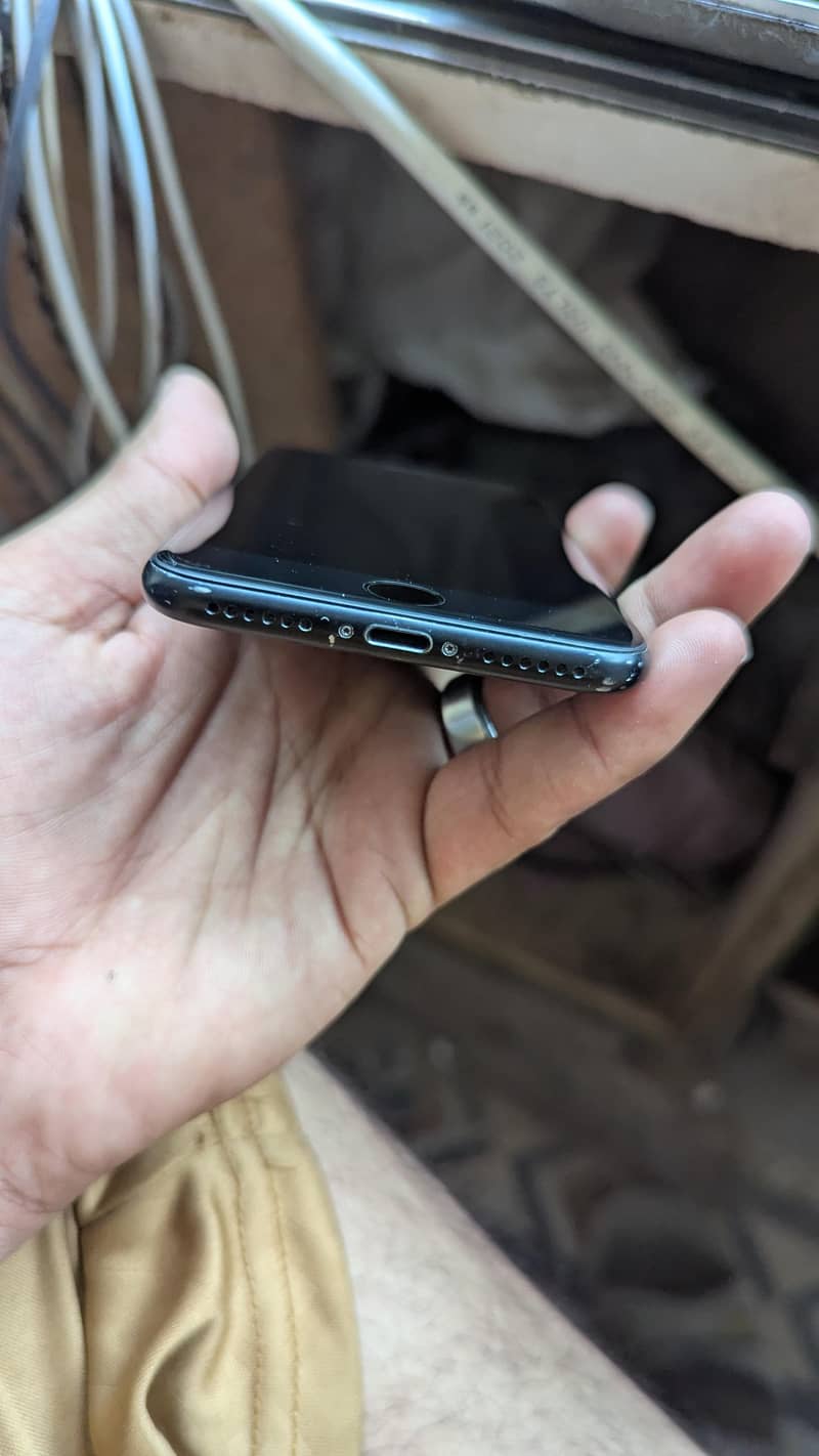 Apple iPhone 7 3