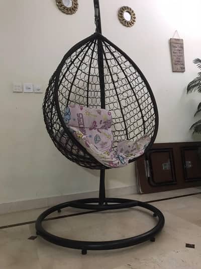 swing chair in pristine condition