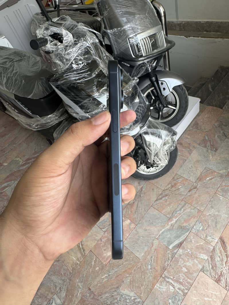 IPHONE 15 PRO MAX 1