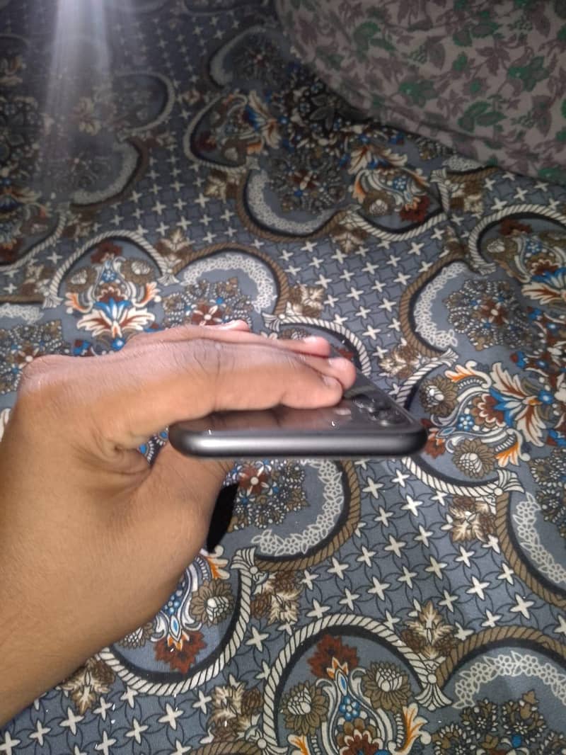 Apple iPhone 11 12