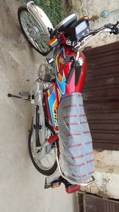 10/10 honda cd70 urgent sale only 400 km drive
