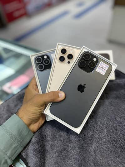 Apple iPhone 16 Pro Max 100 health Non pta Desert N black titanium ava