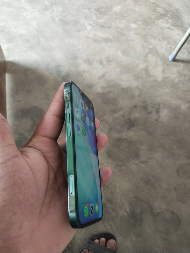 Apple iPhone 13 1