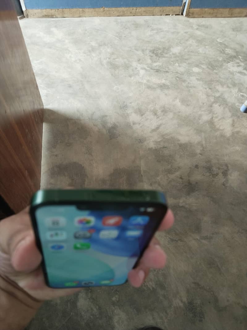 Apple iPhone 13 3