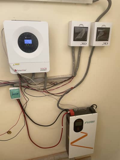 Brand new one week used only SolarMax 6 KW hybrid inverter for sale