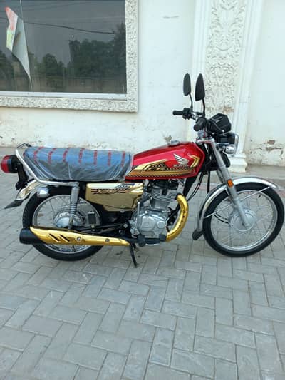 Brand new bike ha bs front lite desi lgi hoi ha