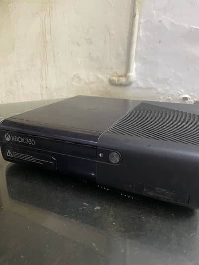 Xbox 360 (extra slim)