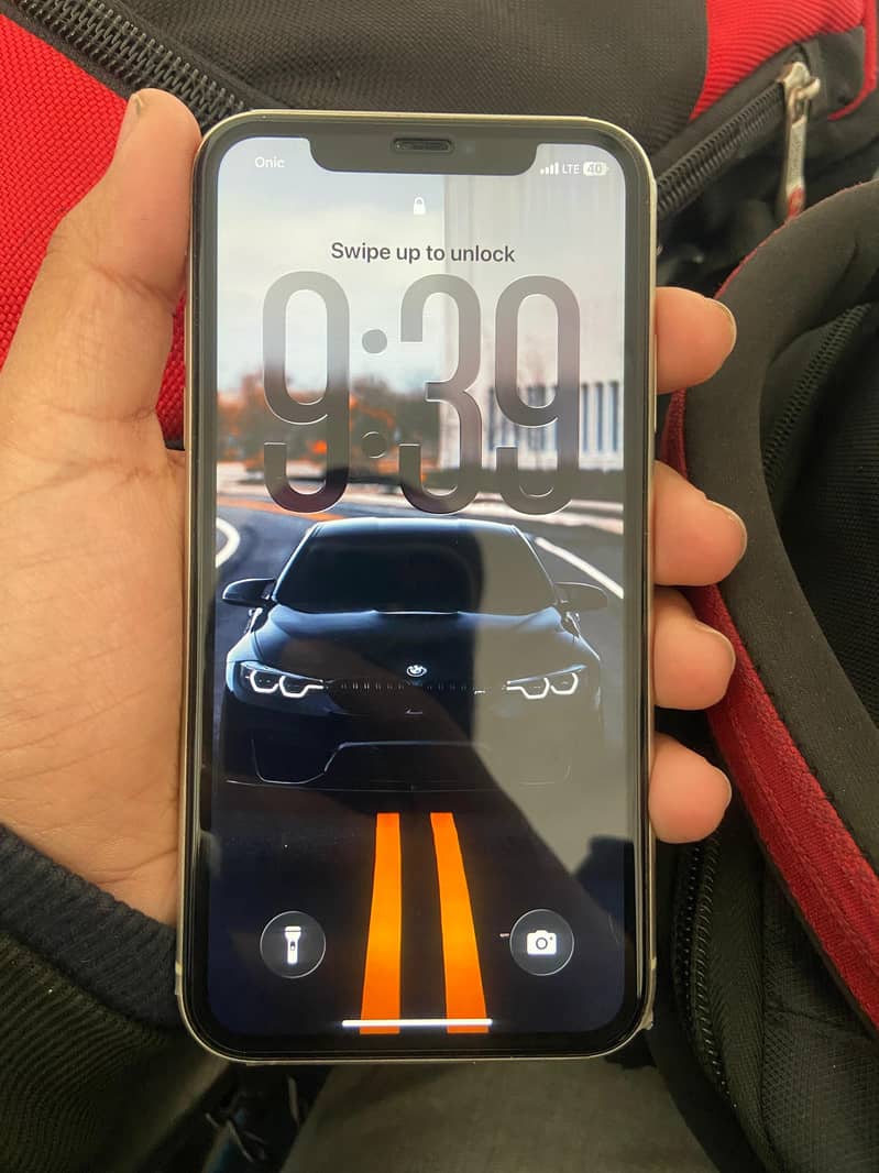 Apple iPhone 11 4