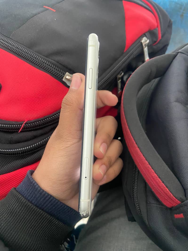 Apple iPhone 11 5