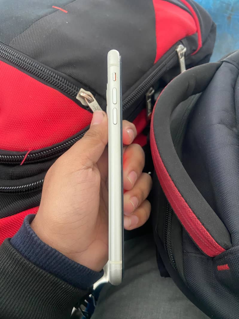 Apple iPhone 11 6
