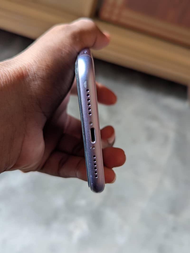 Apple iPhone 11 3