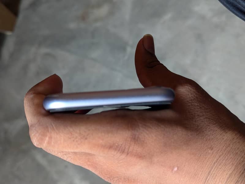 Apple iPhone 11 4